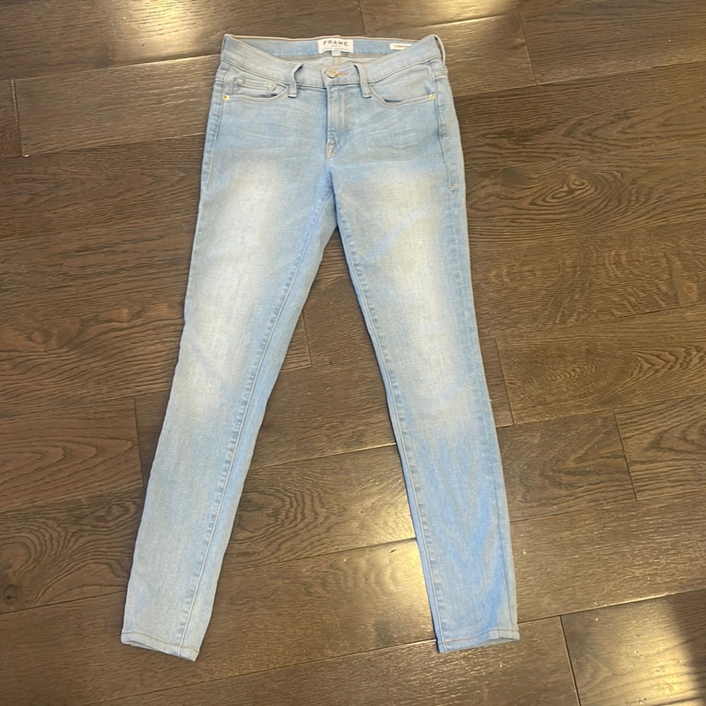 Frame light wash denim skinny Jean 27